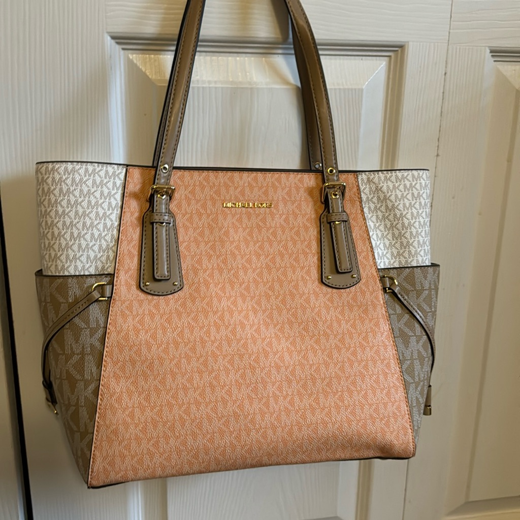 New With Tags Michael Kors Voyager Cantaloupe Multi Tote!